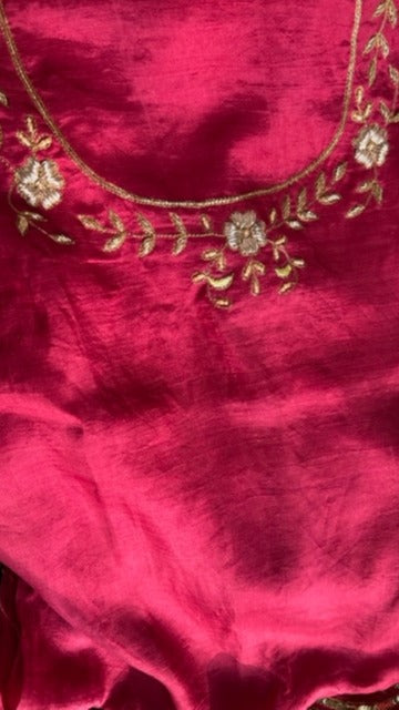The rouge pink pure mulberry silk saree with zardozi and aari hand embroidery. - 4