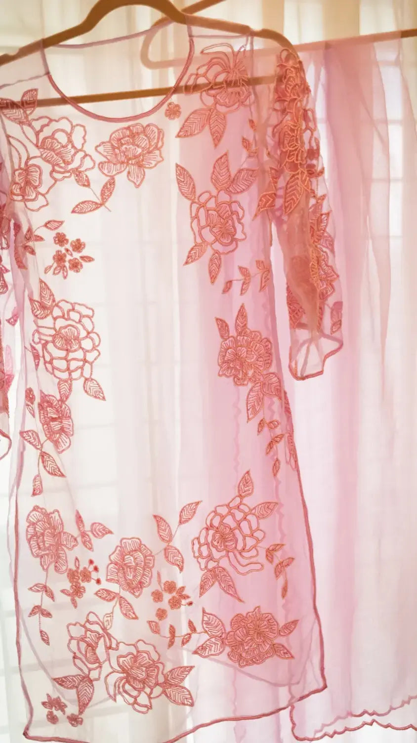 Pink pure organza silk kurta and dupatta set with beads hand embroidery - 4